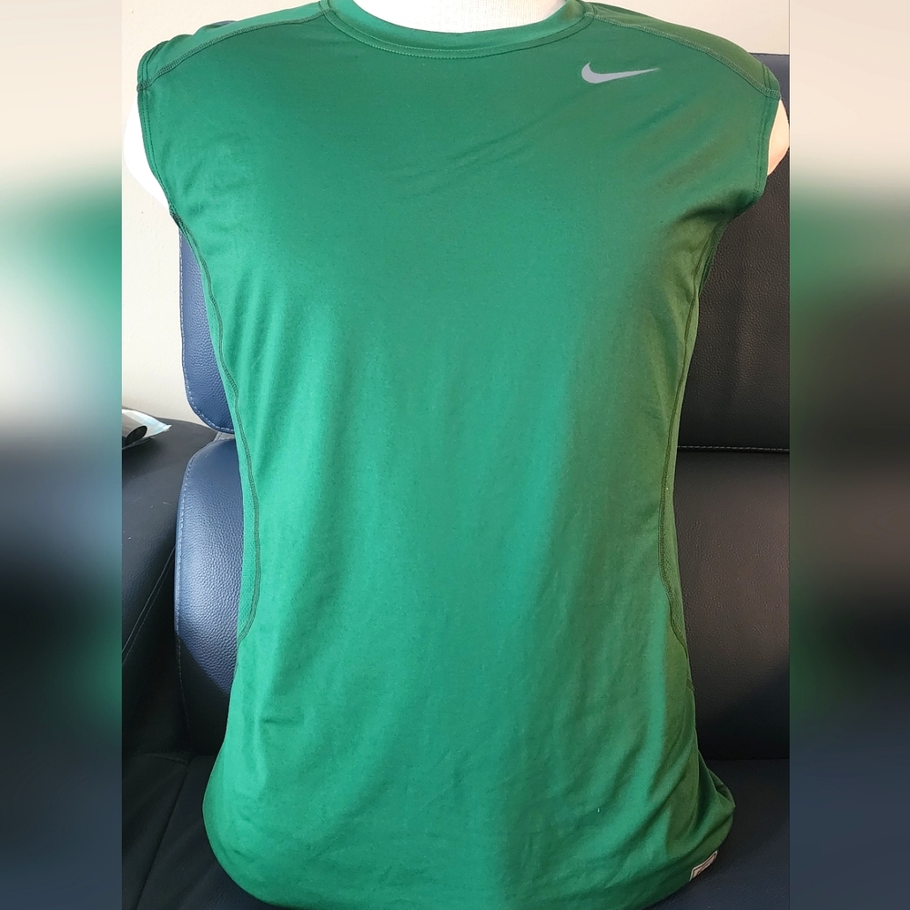 Nike pro combat dri fit. Green. Medium